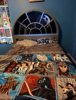 Star Wars Millennium Falcon FULL Bed — Rooms To Go Kids — Lights + Speakers Work, Remote Included