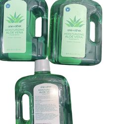 MOISTURIZING ALOE VERA FOAM BATH  48oz per bottle lot of 2 