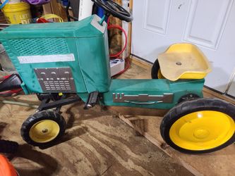 John Deere Kids Pedal Tractor