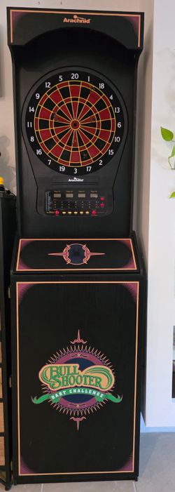 Electronic dart board arcade