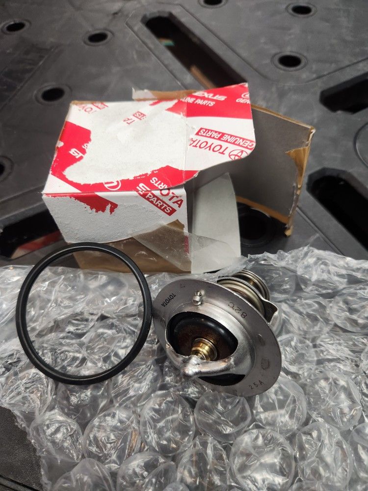 Toyota Tundra OEM Thermostat and Gasket 1st Gen V8