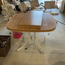 Extended table with four chair