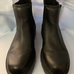 Ugg Markstrum size 8 *LIKE NEW*