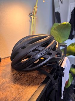 Giro Agilis MIPS Bike Helmet – Like New (Medium, Matte Black)
