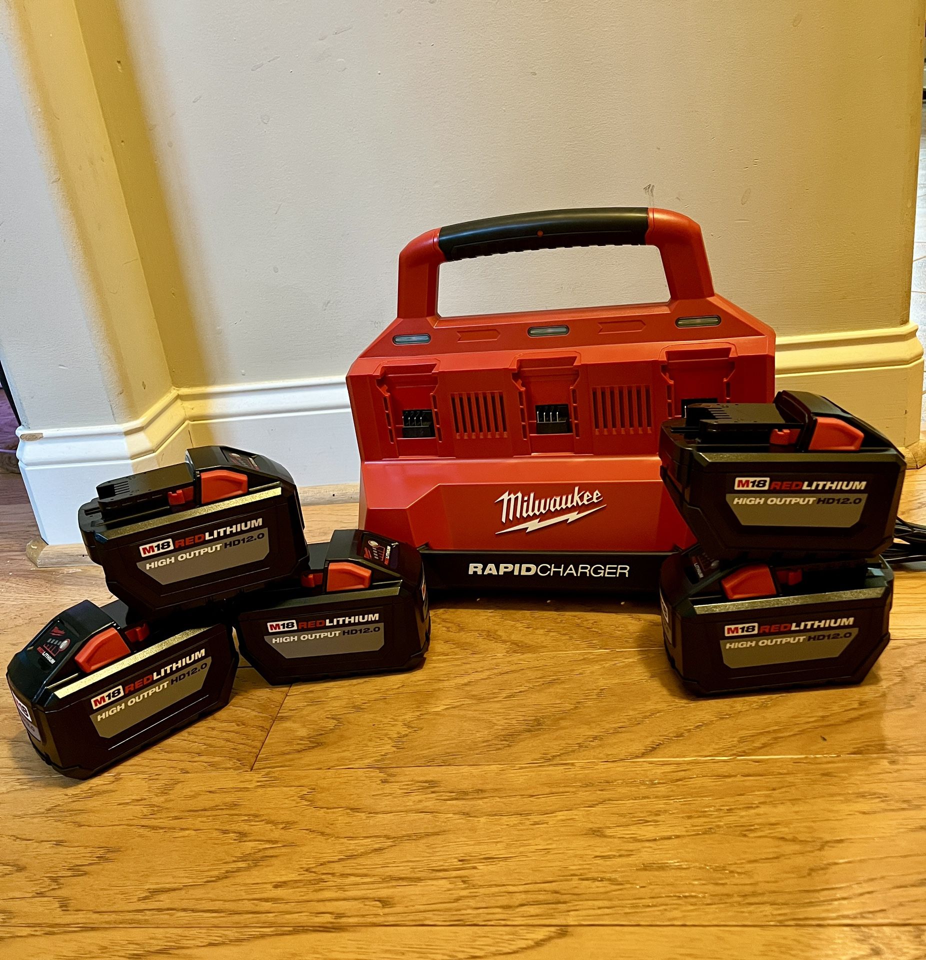 Milwaukee M18 18V PACKOUT 6-Port Rapid Charger & (5) 12.0HO Batteries -New-