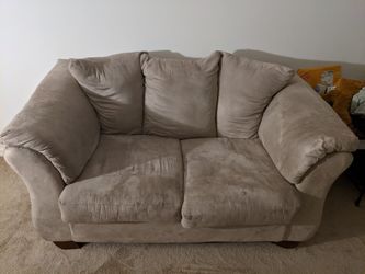 Comfy loveseat/couch