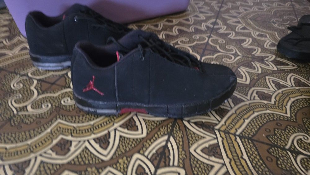 Boys Girls Youth 5.5y Black With Red Nike Jordans