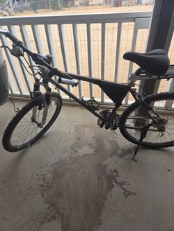 BICICLETA  BUEN ESTADO LLANTA GREAT  CONDICIÓN  . NEED GONE . GREAT PRICE  .