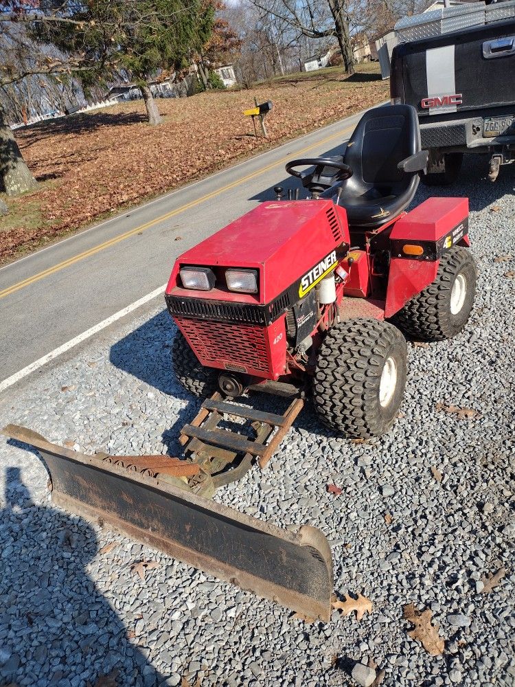 Steiner 420 with snow plow and spreader 