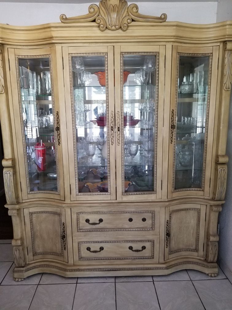 Dining table with 6 chairs and hutch!