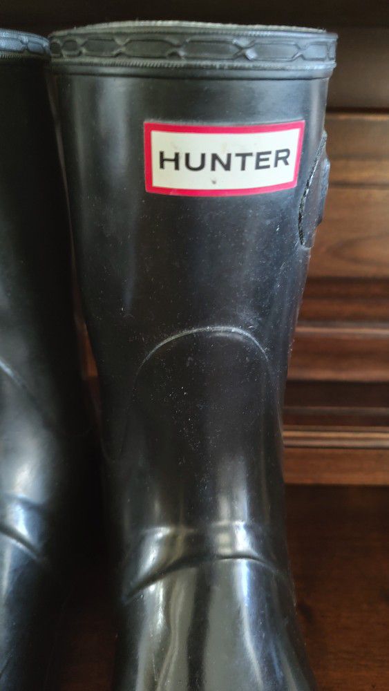 
Hunter Women’s Glossy Rain Boots Size 8 Black w Buckle