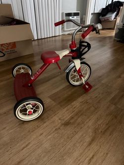 Radio Flyer Kids Tricycle & Little Tikes ride on vehicle