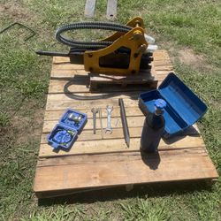 Mini Excavator Hydraulic Hammer/Breaker Attachment with Two Chisels