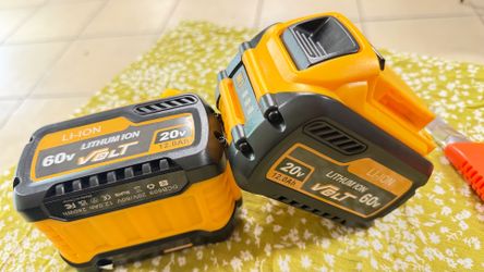 Esta es una batería de iones de litio DeWalt FLEXVOLT compatible con herramientas de 20V y 60V MAX.