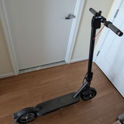 Electric Scooter: 5TH WHEEL V40 PRO, 48V 800W Peak Motor & 20 MPH, 24.9 Miles Range, 10" Solid Tires