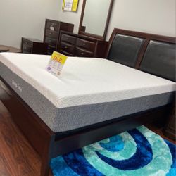 *Weekend Special*---Emily Merlot Stunning King Bedroom Sets---Now $999---Delivery And Financing Available🙌