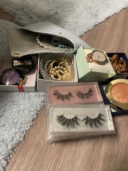 Free jewelry and make up