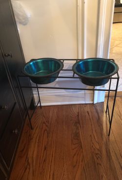 Dog Food Holder