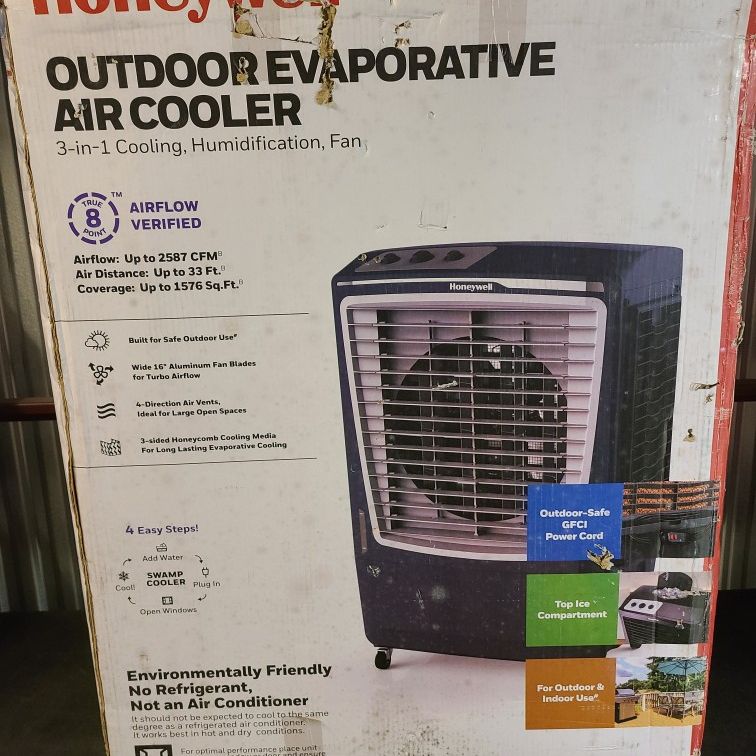 Honeywell 2100-CFM 3-Speed Indoor/Outdoor Portable Evaporative Cooler for 1000-sq ft

Area