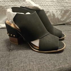Womens Buckle Strap Shoe