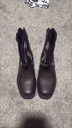 Cowboy boots size 10c