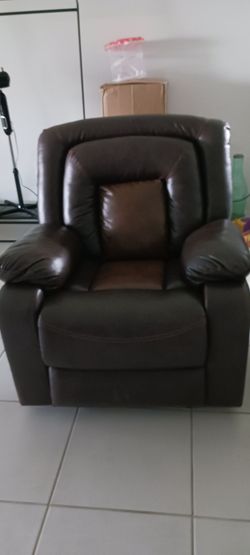 Reclinable con algunas imperfecciones. Así lo compre hace poco por esta misma vía.