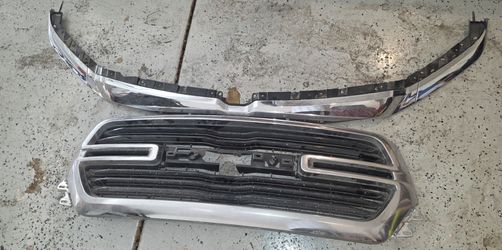 19-22 Ram 1500 chrome grill and upper chrome trim