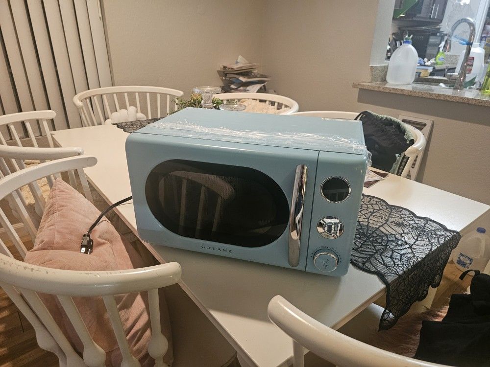 Teal Vintage looking Microwave