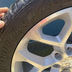 Tires 305-40 r22