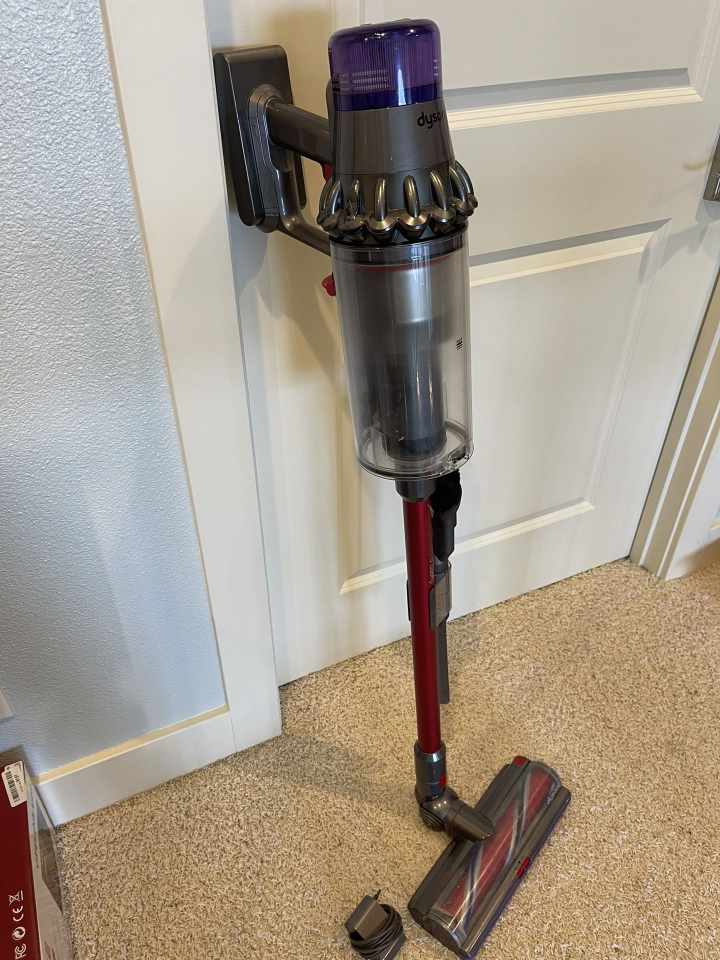 Dyson Large Size Cordless Vacuum, Orig $700