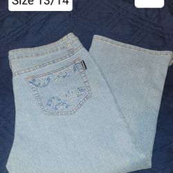 Light Blue Jeans. Capri pants. Women's capri
