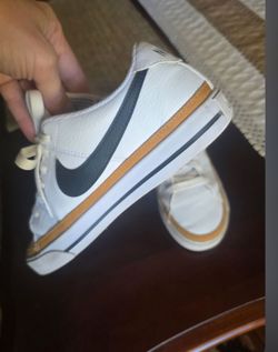 NIKE LEGACY SHOES ( ladies size 6)