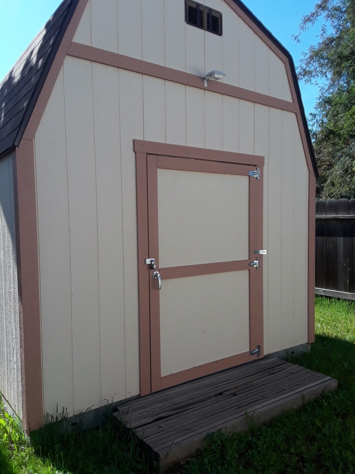 Tuff Shed Barn with Loft 10 by 12