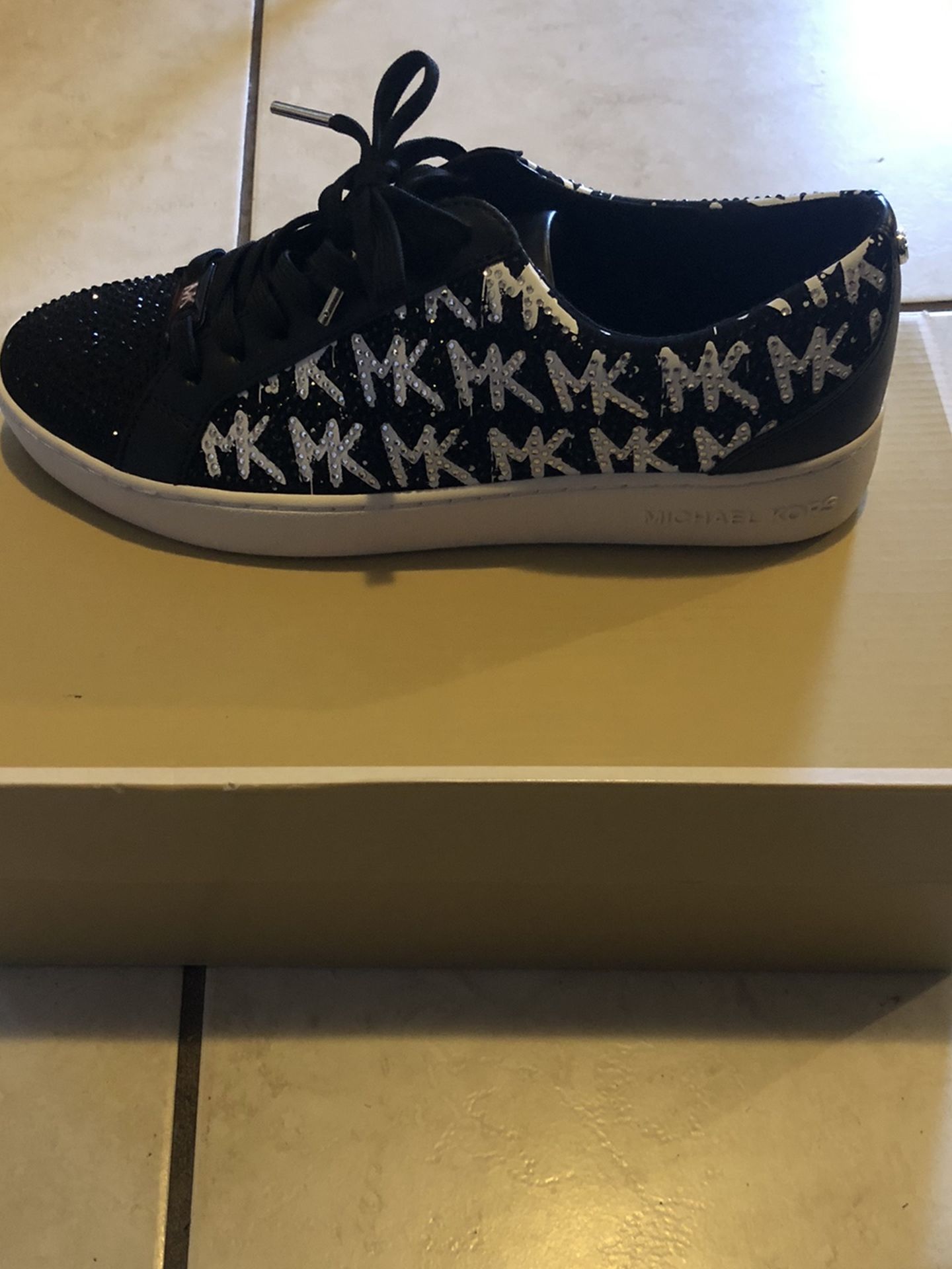 SIZE 7.5 MICHAEL KORS GRAFFITI MK CRISTAL BRAND NEW