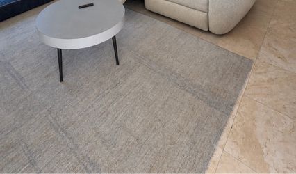 FREE 7x10 RUG AND ARTWORK