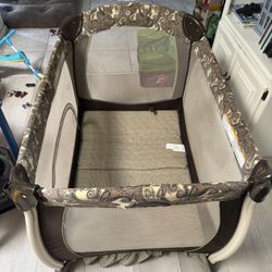 Graco XL pack and play