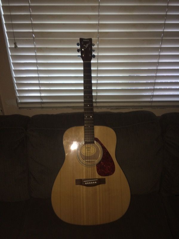 Acoustic Guitar Yamaha F325 Made in Indonesia
