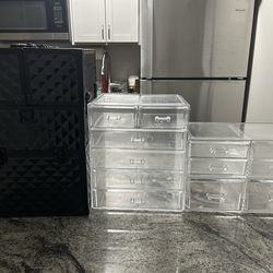 Makeup storage with keys and small drawers