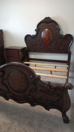 Queen size bed furniture