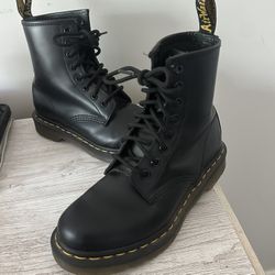 DOC MARTIN BOOTS 