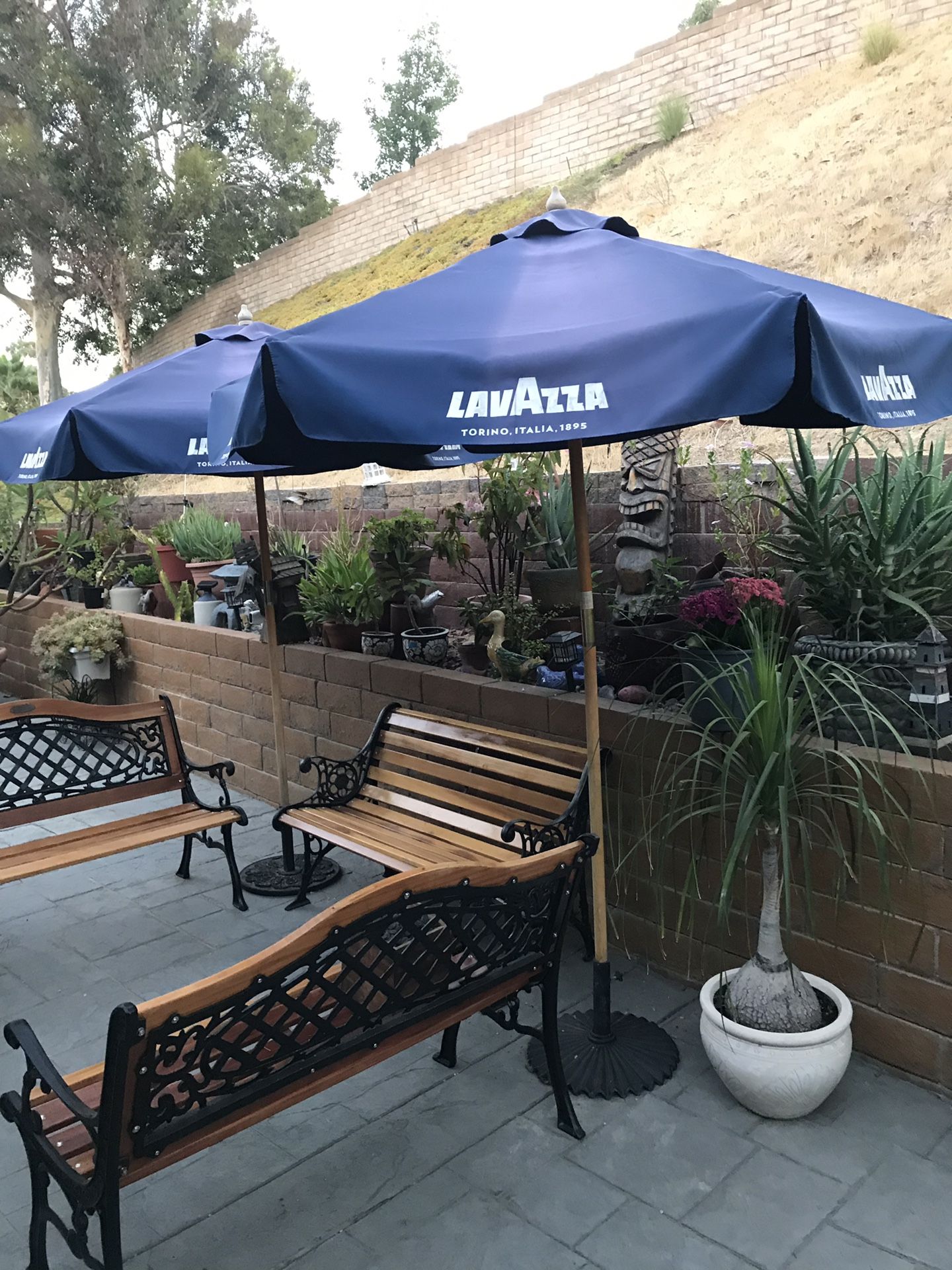 LavAzza Patio Umbrella With Stand