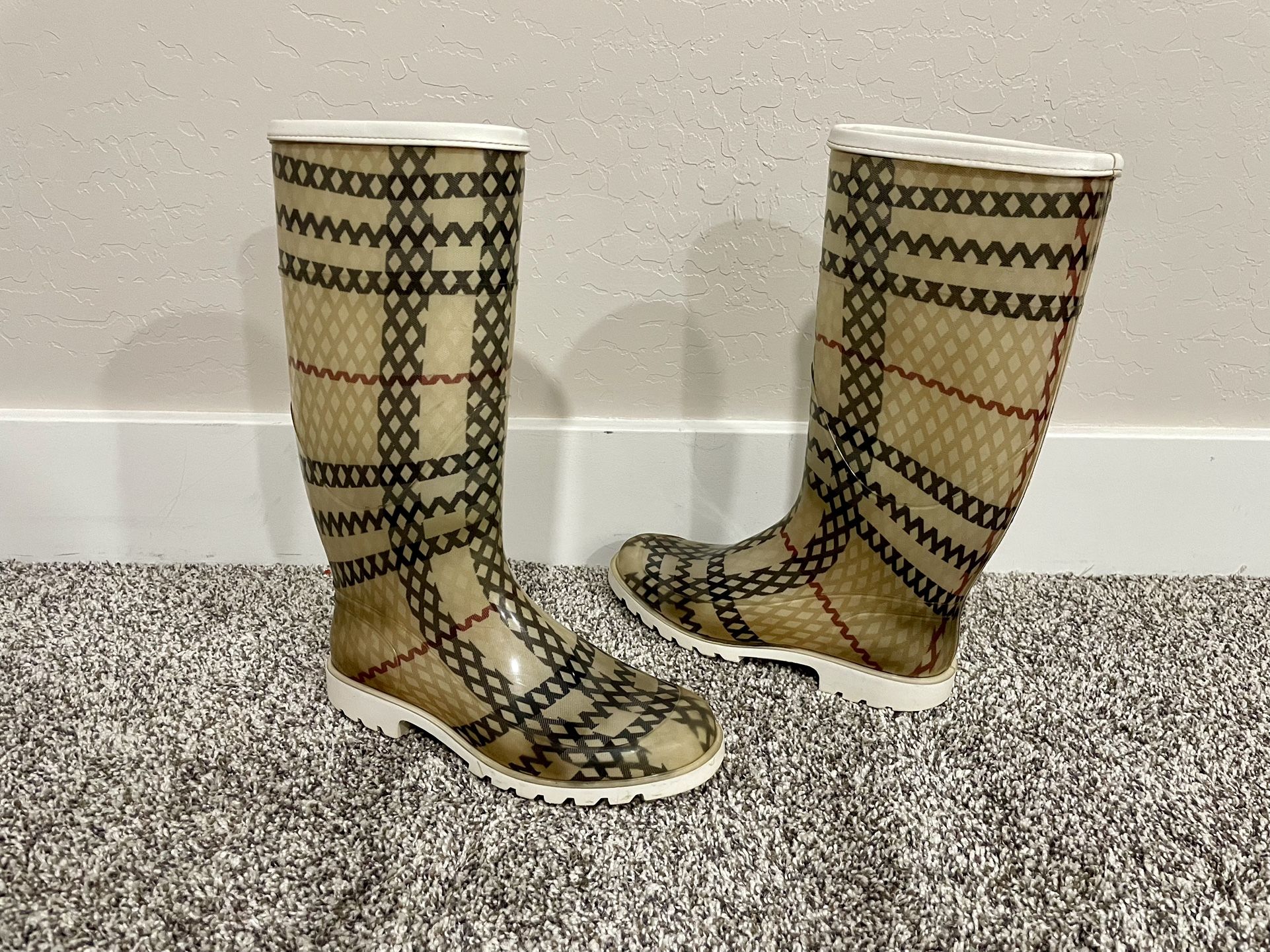 Women’s BURBERRY Nova Check Rubber Rain Boots Size US 7 EUR 37