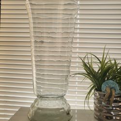  Large decorative glass vase Clear textured glass with elegant design Perfect for flowers or home decor Excellent condition  
