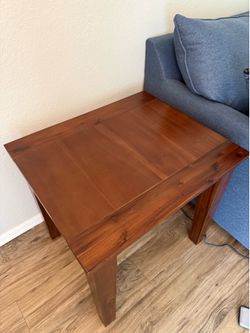 Solid Wood End Table / Side Table – Excellent Condition