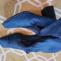 LADIES SHOES LIKE NEW CONDITION SIZE 7 1/2 M  $20 APAIR 