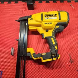 Dewalt 20v 18ga 1/4 Narrow Crown Staples