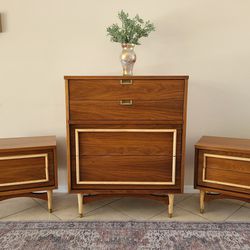Stunning Natural Wood MCM Dresser and 2 Nightstands 