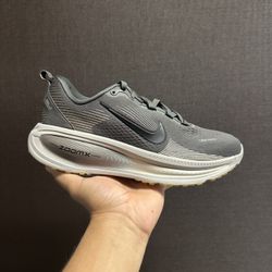 Nike Vomero 18 ( Women’s) 