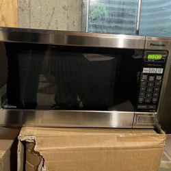 Panasonic microwave model no NNSA651s - Nicely Maintained