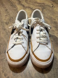 Girls Nike Shoes-Size 5